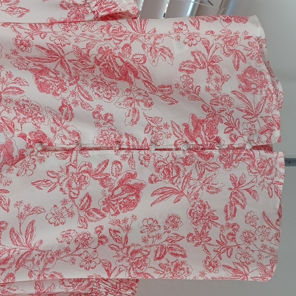 1. State Floral Blouse - Picture 4 of 8